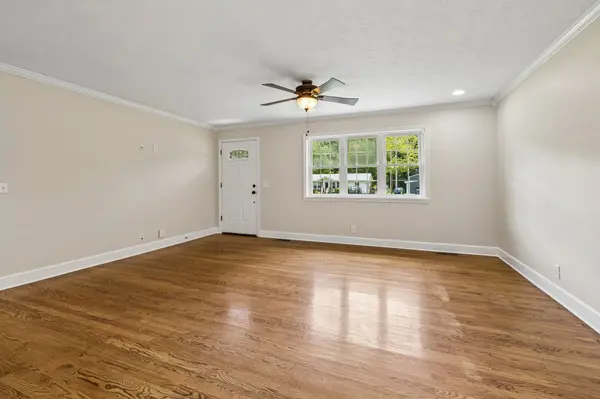 516 Crestwood Dr, Lafayette, TN 37083