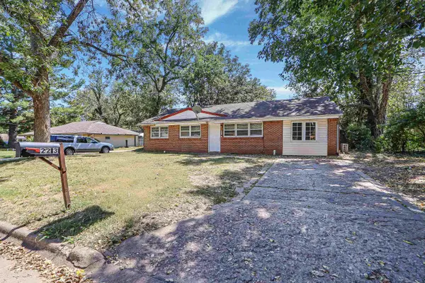 2213 Todd Rd, Manhattan, KS 66502-3443