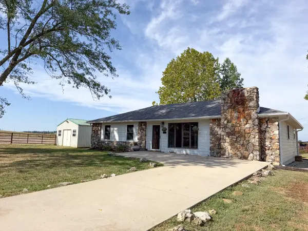 1869 Wall RD, Mountain Grove, MO 65711