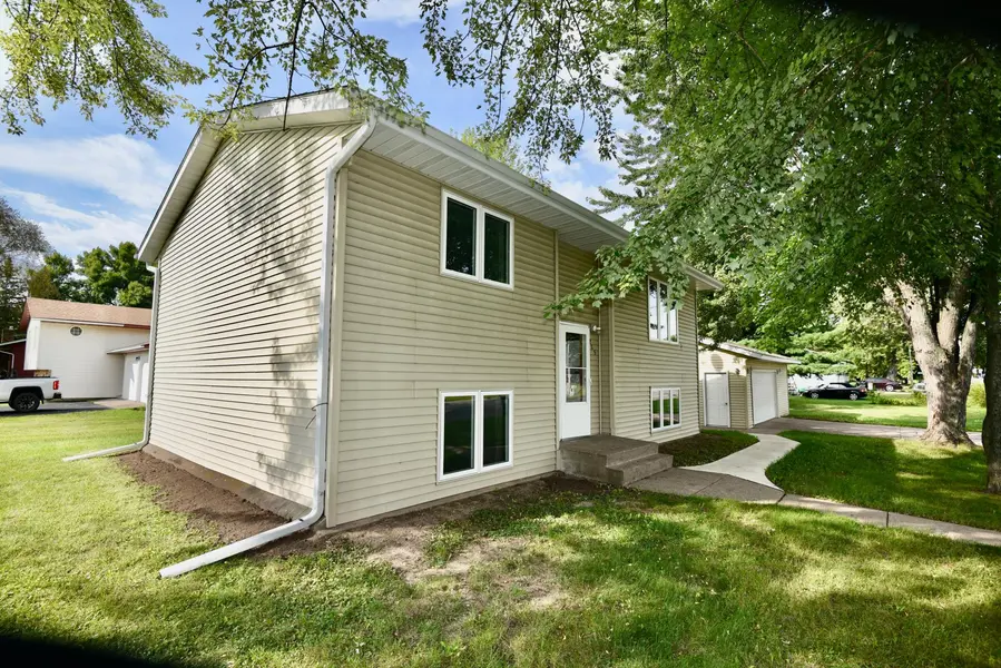 215 7th ST NE, Milaca, MN 56353