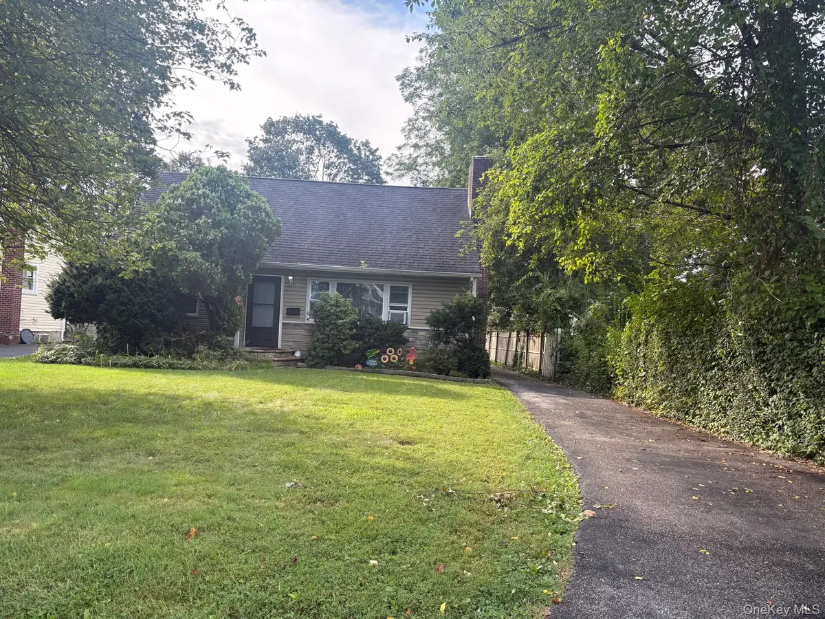 20 W 18th ST, Huntington Station, NY 11746