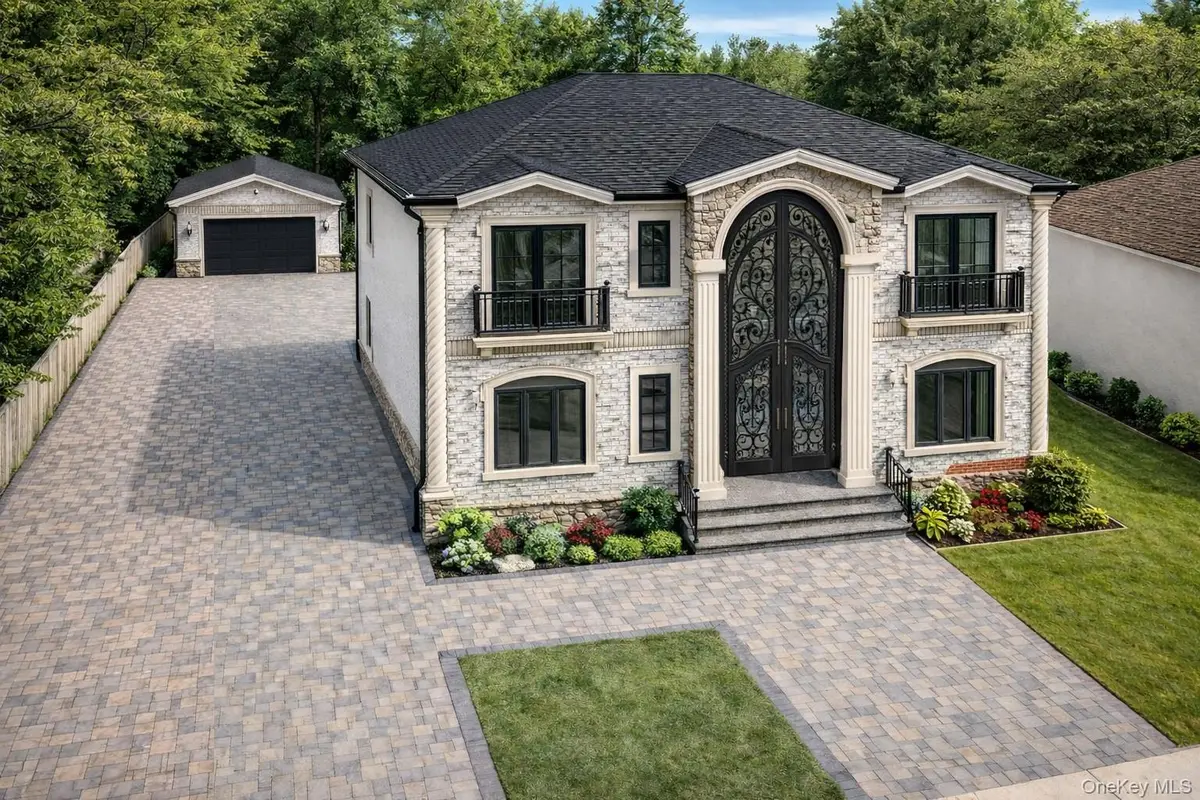 2520 Falcon ST, East Meadow, NY 11554