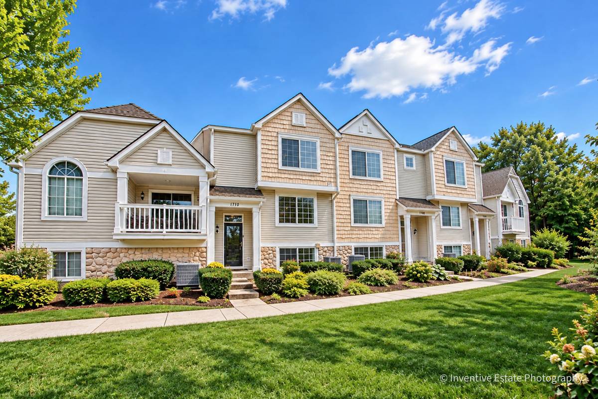 1710 Middlebury DR #1710, Aurora, IL 60503