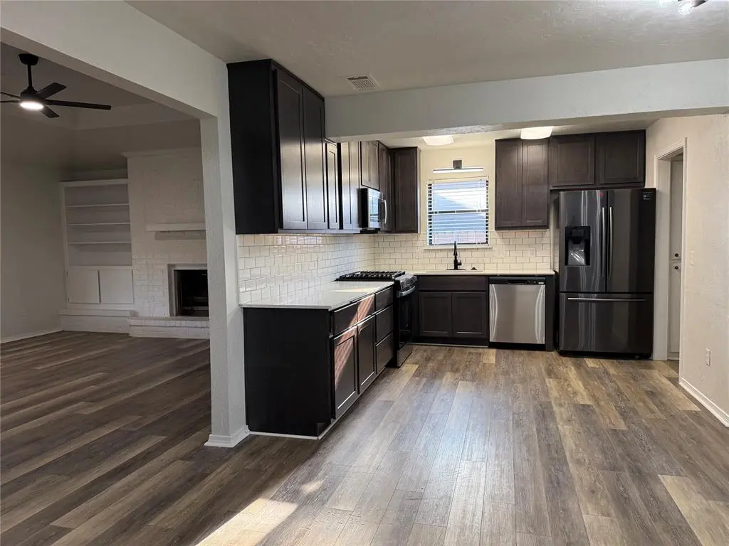 2116 NE 8th ST, Moore, OK 73160