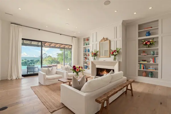 24 Cousteau LN, Austin, TX 78746