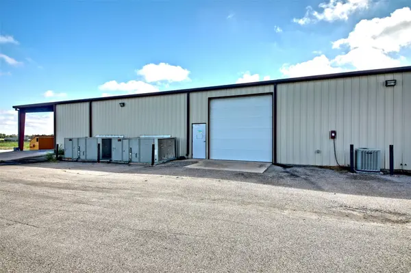 2675 County Road 374, Taylor, TX 76574