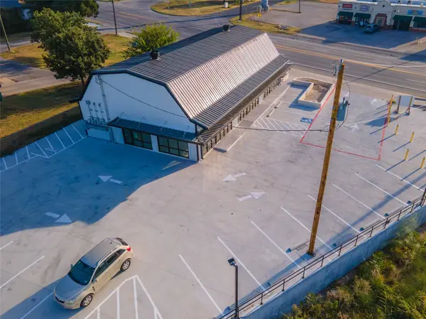 1425 N Main ST, Taylor, TX 76574