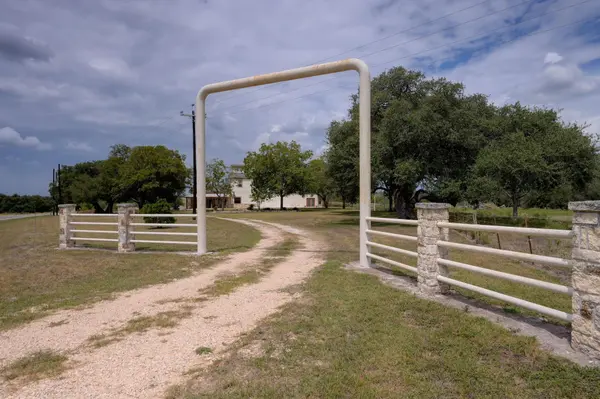 2410 FM 1680, Moulton, TX 77975