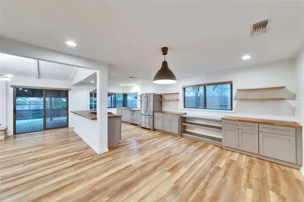 411 Chihuahua TRL, Austin, TX 78745