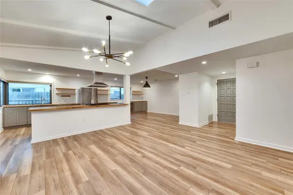 411 Chihuahua TRL, Austin, TX 78745