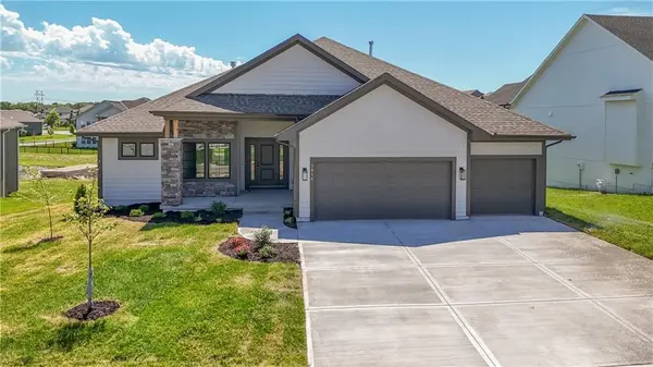 24625 W 60 TER, Shawnee, KS 66226