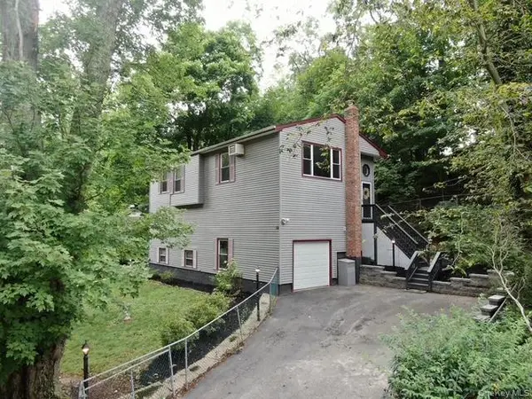 59 Woodhull Landing RD, Sound Beach, NY 11789