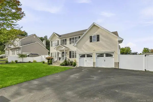 2726 Colonial DR, New Windsor, NY 12553