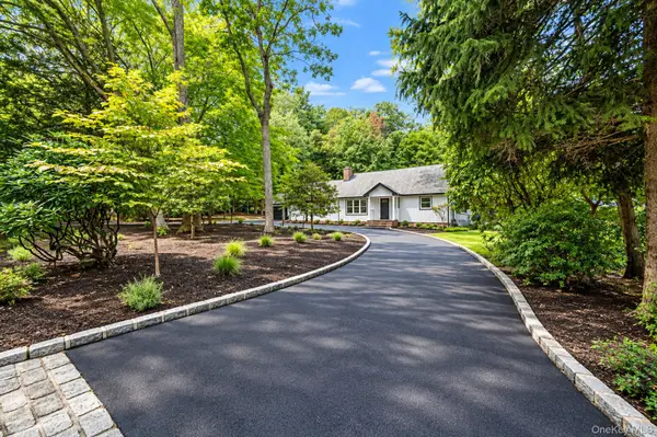 15 Sands LN, Belle Terre, NY 11777