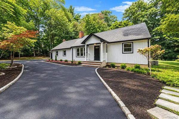 15 Sands LN, Belle Terre, NY 11777