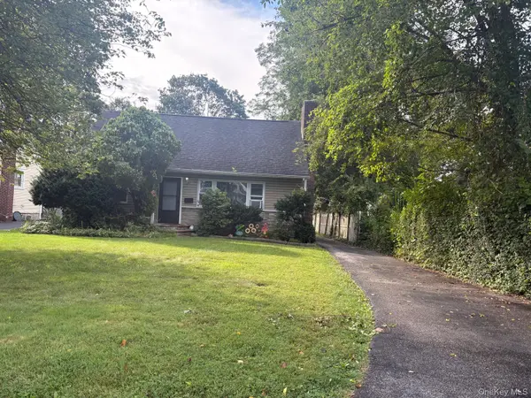 20 W 18th ST, Huntington Station, NY 11746