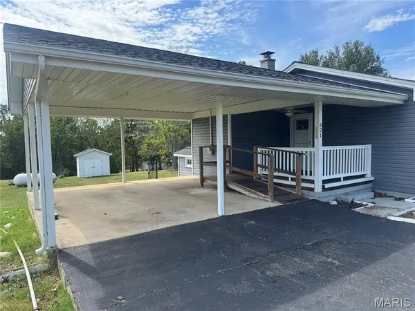 621 College Heights RD, De Soto, MO 63020