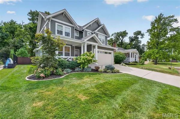 146 Girard PL, Kirkwood, MO 63122