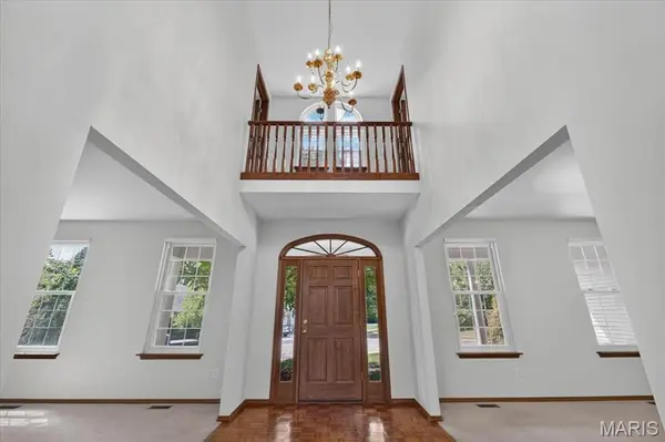 403 Kacey LN, Ballwin, MO 63021
