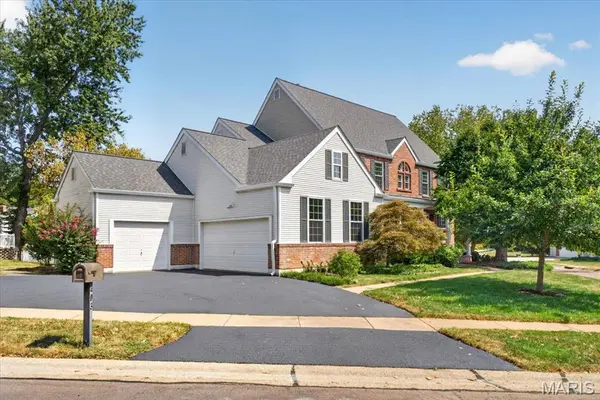 403 Kacey LN, Ballwin, MO 63021