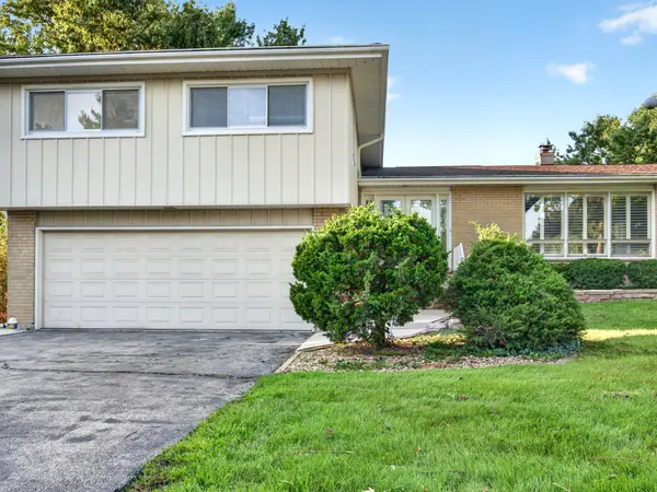 800 RIDGEMOOR DR W, Willowbrook, IL 60527