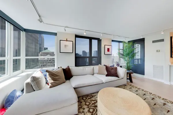 345 N La Salle DR #3306, Chicago, IL 60654