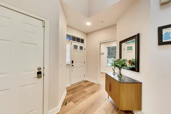 731 Kingsbrook Glen GLN, Glen Ellyn, IL 60137