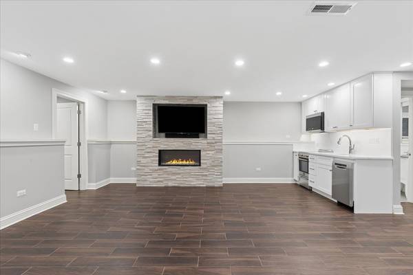 1441 W Wolfram #Garden, Chicago, IL 60657