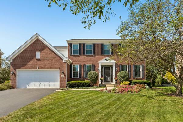 35 Oakview CT, South Elgin, IL 60177