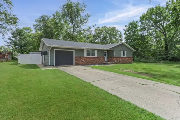 742 N Reel AVE, Salem, IL 62881