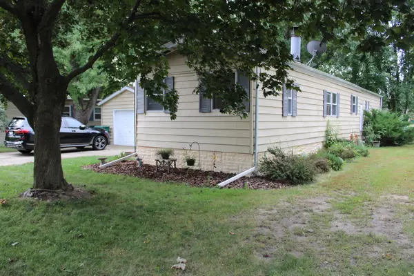 92 Oak AVE, Sandwich, IL 60548