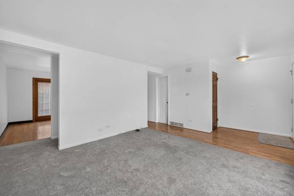210 Linn CT #A, North Aurora, IL 60542