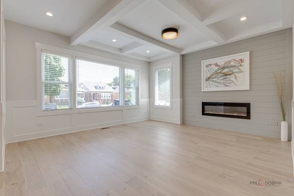 5748 W Eastwood AVE, Chicago, IL 60630
