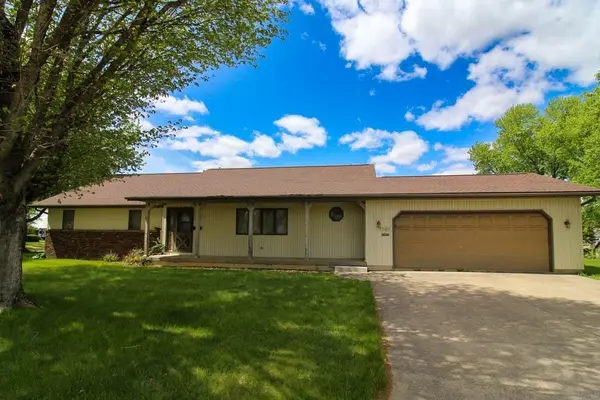 1107 12th ST, Grundy Center, IA 50638