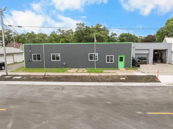 440 W Parker ST, Waterloo, IA 50703
