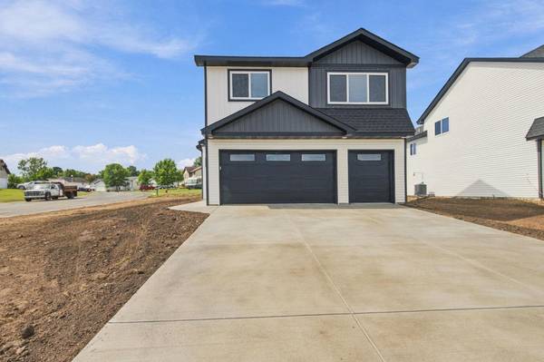 415 Bluebird ST, Mora, MN 55051