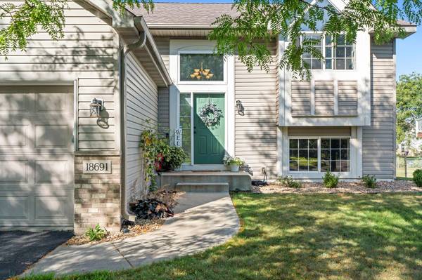 18691 Dylan DR, Farmington, MN 55024