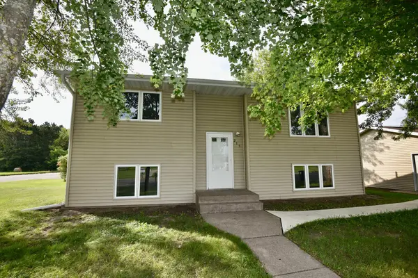 215 7th ST NE, Milaca, MN 56353