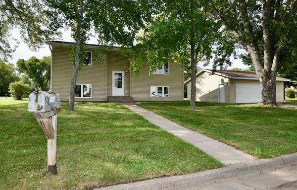 215 7th ST NE, Milaca, MN 56353