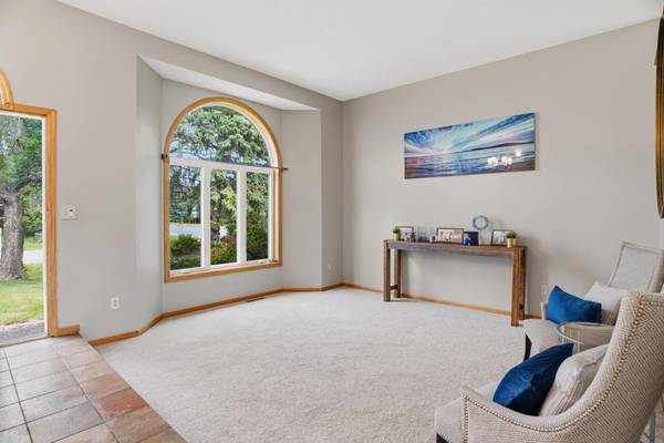 8901 Dunbar Knoll N, Brooklyn Park, MN 55443