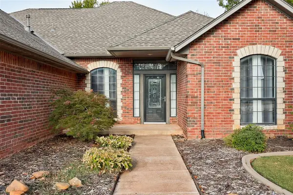 1772 Lake Shadows CT, Edmond, OK 73012