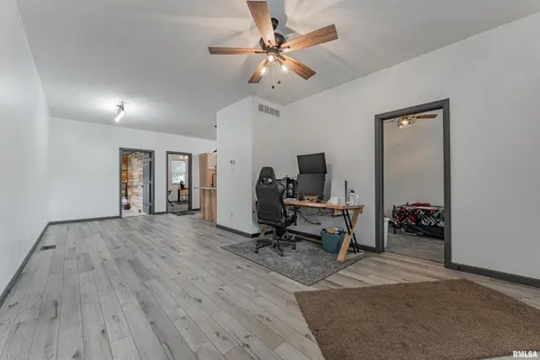 1210 Pulaski ST, Lincoln, IL 62656