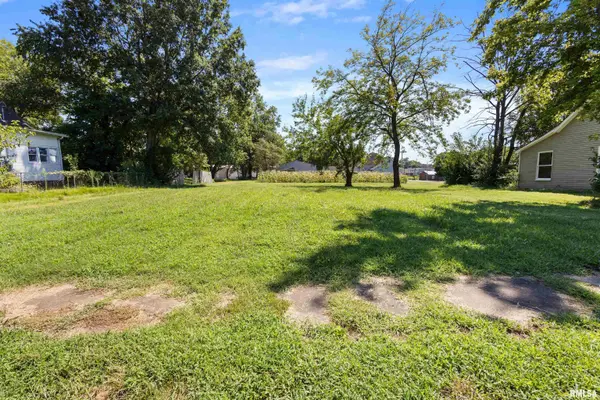 907 W WHITE ST, Marion, IL 62959