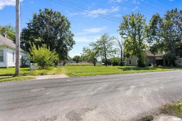 907 W WHITE ST, Marion, IL 62959