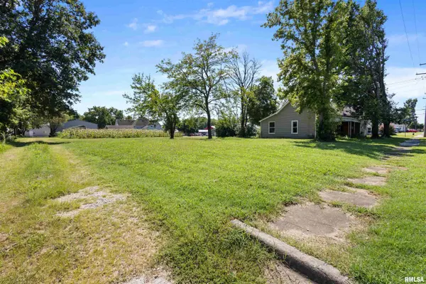907 W WHITE ST, Marion, IL 62959