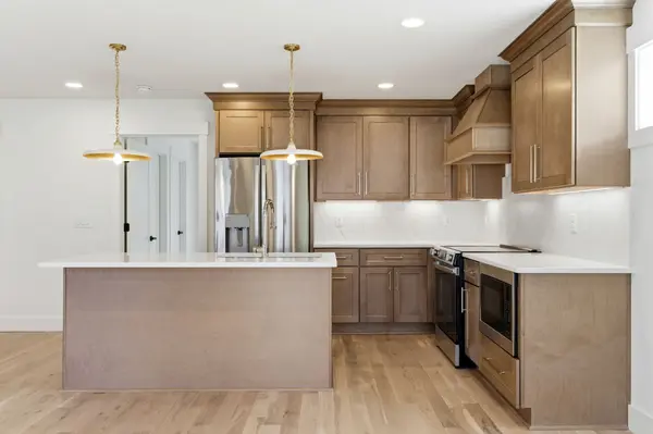1020 W Kirkland Ave #E, Nashville, TN 37216