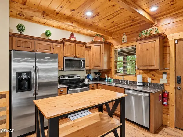 3521 Sand Ridge Way, Pigeon Forge, TN 37863