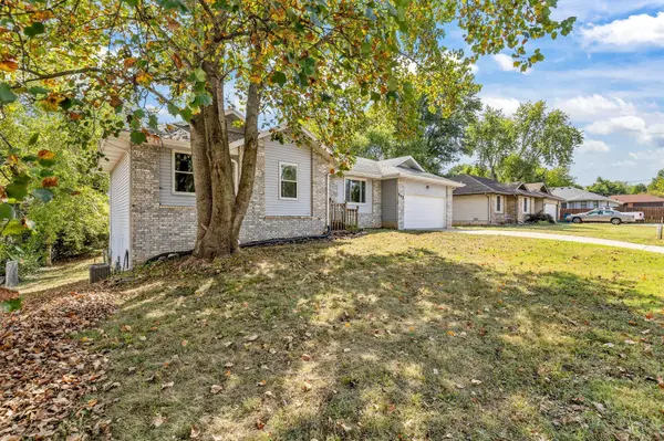 602 E Cherry ST, Nixa, MO 65714