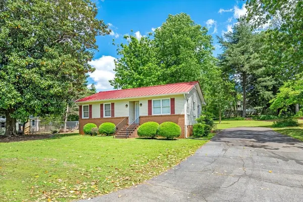 8 Cross ST, Inman, SC 29349
