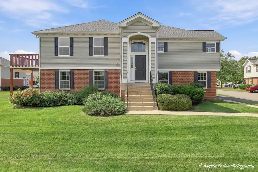 512 Legend LN #512, Mchenry, IL 60050